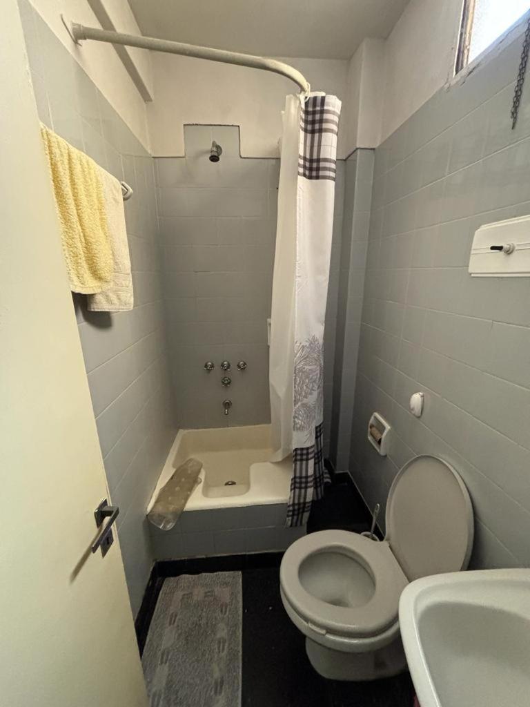 Calido En Parque Lezama Apartment Buenos Aires Bagian luar foto