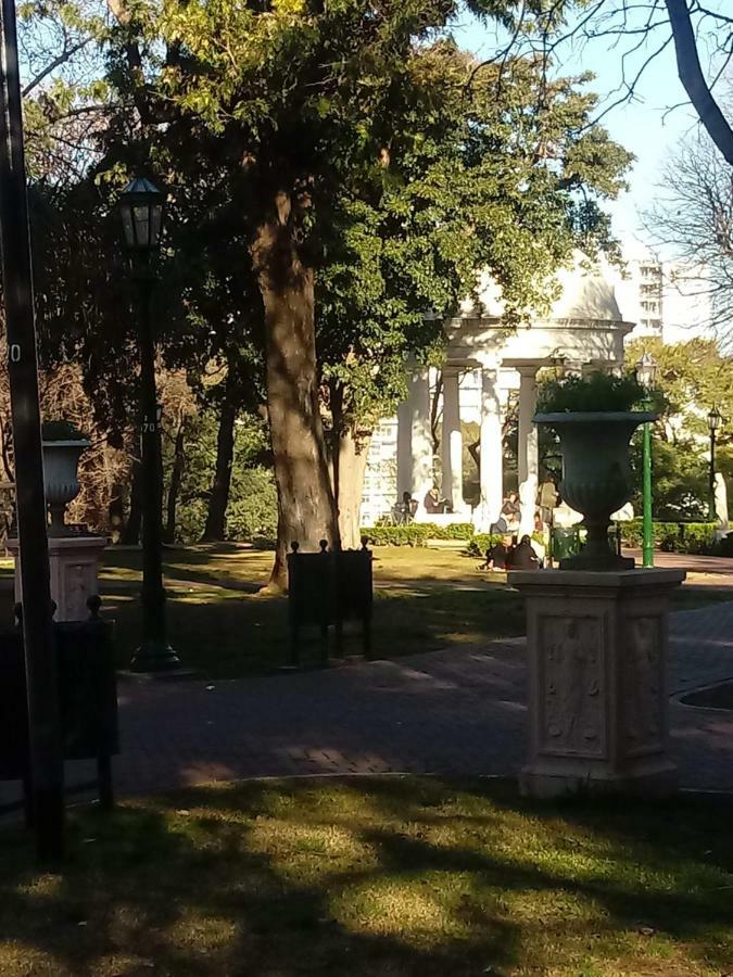 Calido En Parque Lezama Apartment Buenos Aires Bagian luar foto